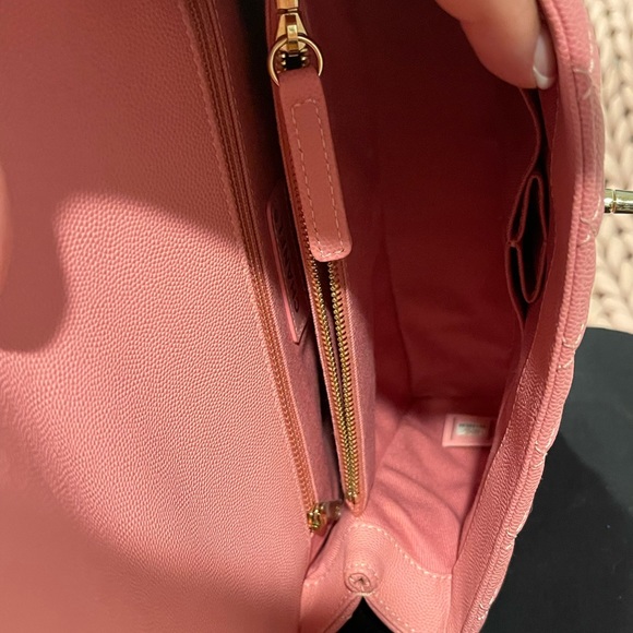 ❌ SOLD ❌✨Gorgoeus Chanel 20A CoCo Handle✨ - Picture 7 of 14